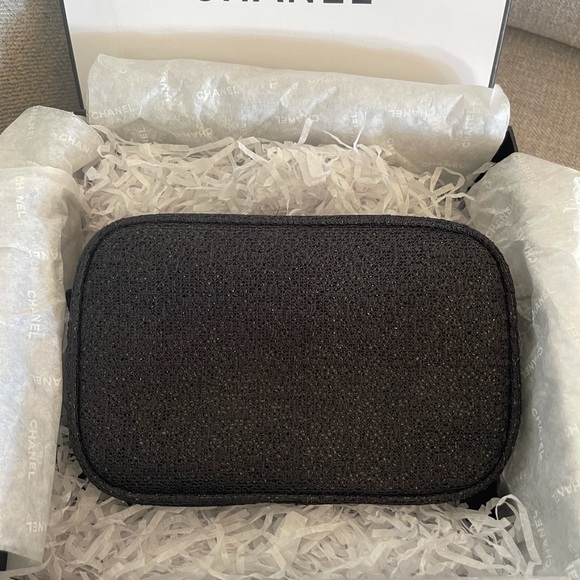 ❌Sold❌ Chanel Shimmer Pouch with Skin care set - Picture 4 of 9